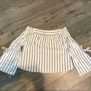 Off-the-Shoulder Ruffle Sleeved Blouse